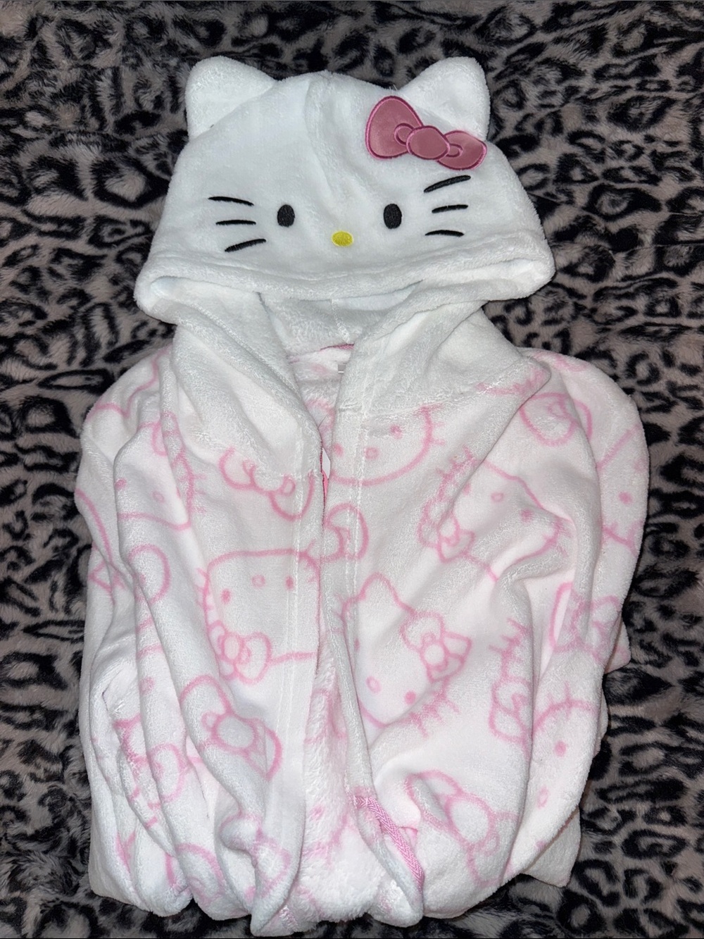 Hello Kitty Robe - Picture 3 of 3